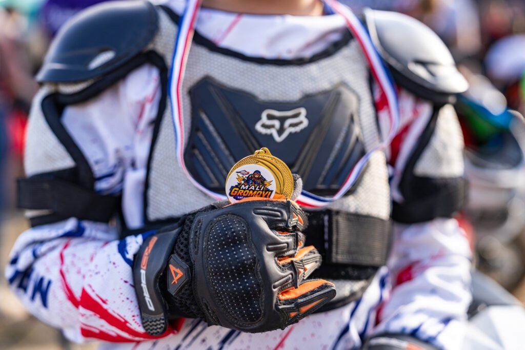 Zaštitna motocross oprema i rukavice