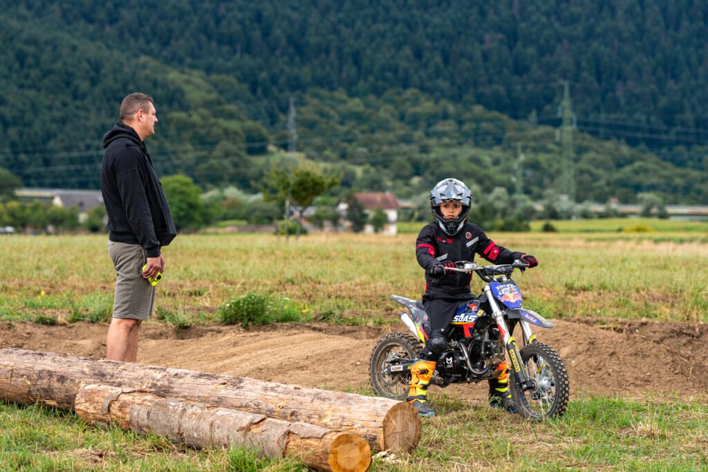 Mladi vozač na enduro treningu u Croatia Enduro Parku
