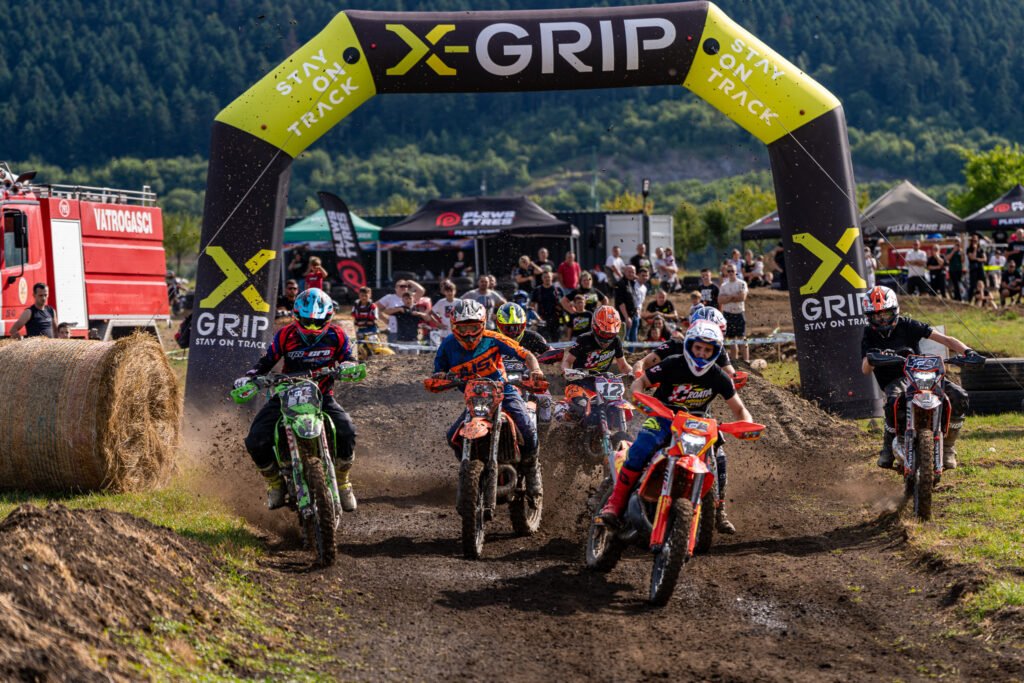 Sudionici okupljeni na događaju u Croatia Enduro Parku